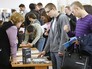 Студенты и сотрудники кадровых служб предприятий во время трудоустройства молодых специалистов Студенты и сотрудники кадровых служб предприятий во время трудоустройства молодых специалистов