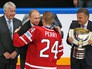 Президент России Владимир Путин на церемонии награждения победителей чемпионата мира по хоккею Президент России Владимир Путин на церемонии награждения победителей чемпионата мира по хоккею