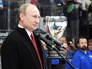 Президент России Владимир Путин на церемонии награждения победителей чемпионата мира по хоккею Президент России Владимир Путин на церемонии награждения победителей чемпионата мира по хоккею