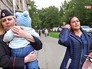 Инспектор полиции и женщина пытавшаяся продать ребенка Инспектор полиции и женщина пытавшаяся продать ребенка