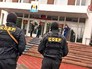 Бойцы СОБР у здания администрации Великого Новгорода Бойцы СОБР у здания администрации Великого Новгорода