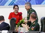 Сергею Шойгу подарили вязаный танк Сергею Шойгу подарили вязаный танк