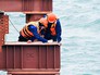 Рабочие во время строительства моста через Керченский пролив в Крыму Рабочие во время строительства моста через Керченский пролив в Крыму