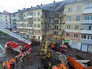 Сотрудники МЧС во время аварийно-спасательных работ на месте обрушения перекрытий в одном из подъездов жилого пятиэтажного дома в Междуреченске Сотрудники МЧС во время аварийно-спасательных работ на месте обрушения перекрытий в одном из подъездов жилого пятиэтажного дома в Междуреченске