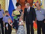 Президент России Владимир Путин на церемонии вручения орденов "Родительская слава" родителям многодетных семей в Кремле Президент России Владимир Путин на церемонии вручения орденов "Родительская слава" родителям многодетных семей в Кремле
