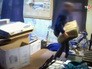 Задержанный СБУ гражданин Франции грузит оружие Задержанный СБУ гражданин Франции грузит оружие