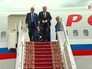 Президент России Владимир Путин спускается по трапу Президент России Владимир Путин спускается по трапу