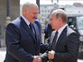 Президент Белоруссии Александр Лукашенко и президент России Владимир Путин во время беседы в Минске Президент Белоруссии Александр Лукашенко и президент России Владимир Путин во время беседы в Минске
