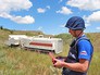 Саперный отряд ищет взрывоопасны предметы с помощью робота Саперный отряд ищет взрывоопасны предметы с помощью робота