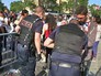 Полиция Франции проводит досмотр возле футбольного стадиона Полиция Франции проводит досмотр возле футбольного стадиона