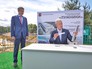 Сергей Собянин закладывает памятную капсулу в основание бассейна "Лужники" Сергей Собянин закладывает памятную капсулу в основание бассейна "Лужники"