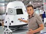 Илон Маск в цехе сборки корабля SpaceX Илон Маск в цехе сборки корабля SpaceX