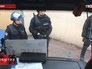 Сотрудники полиции Франции около автобуса с российскими болельщиками Сотрудники полиции Франции около автобуса с российскими болельщиками