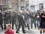 Болельщики во время беспорядков во Франции Болельщики во время беспорядков во Франции