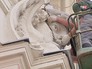 Реставрация барельефа бога Меркурия на здании купца Кузнецова Реставрация барельефа бога Меркурия на здании купца Кузнецова