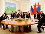 Президент России Владимир Путин, председатель КНР Си Цзиньпин и президент Монголии Цахиагийн Элбэгдорж Президент России Владимир Путин, председатель КНР Си Цзиньпин и президент Монголии Цахиагийн Элбэгдорж