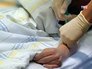 Врач делает укол Врач делает укол