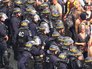 Полиция Франции оцепила митингующих Полиция Франции оцепила митингующих