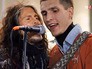 Лидер группы Aerosmith Стивен Тайлер спел с уличным музыкантом Лидер группы Aerosmith Стивен Тайлер спел с уличным музыкантом