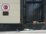 Цветы у посольства Турции в Москве в память о погибших в результате теракта в Стамбуле Цветы у посольства Турции в Москве в память о погибших в результате теракта в Стамбуле