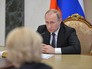 Президент России Владимир Путин проводит совещание с членами кабинета министров Президент России Владимир Путин проводит совещание с членами кабинета министров
