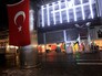 У входа в аэропорт Ататюрка в Стамбуле, где произошел теракт У входа в аэропорт Ататюрка в Стамбуле, где произошел теракт
