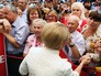 Юлий Тимошенко общается с митингующими Юлий Тимошенко общается с митингующими