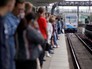 Пассажиры на станции метро "Выхино" Пассажиры на станции метро "Выхино"