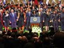 Бывший президент США Джордж Буш-младший танцует на панихиде в Далласе Бывший президент США Джордж Буш-младший танцует на панихиде в Далласе