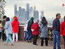 Туристы на смотровой площадке Воробьевых гор Туристы на смотровой площадке Воробьевых гор