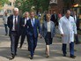 Председатель правительства РФ Дмитрий Медведев и мэр Москвы Сергей Собянин во время посещения Морозовской детской городской клинической больницы в Москве Председатель правительства РФ Дмитрий Медведев и мэр Москвы Сергей Собянин во время посещения Морозовской детской городской клинической больницы в Москве