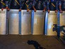 Сотрудники правоохранительных органов у захваченного здания полка полиции в Ереване Сотрудники правоохранительных органов у захваченного здания полка полиции в Ереване