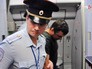 Полиция задерживает авиадебошира Полиция задерживает авиадебошира