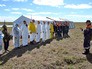 Специалисты в костюмах биозащиты устраняют очаги сибирской язвы Специалисты в костюмах биозащиты устраняют очаги сибирской язвы