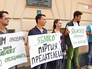 "Молодая гвардия" провела пикет у общественной приемной "Яблока" "Молодая гвардия" провела пикет у общественной приемной "Яблока"