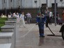 Сотрудник коммунальных служб на Арбатской площади в Москве Сотрудник коммунальных служб на Арбатской площади в Москве