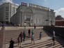 Прохожие на Арбатской площади в Москве Прохожие на Арбатской площади в Москве