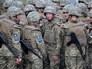 Солдаты ВС Украины во время парада военной техники в Киеве Солдаты ВС Украины во время парада военной техники в Киеве