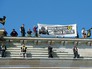 Противники исламизации на Бранденбургских воротах в центре Берлина Противники исламизации на Бранденбургских воротах в центре Берлина