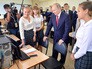 Президент России Владимир Путин посетил гимназию Президент России Владимир Путин посетил гимназию
