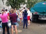 Жители приморья в очереди за питьевой водой Жители приморья в очереди за питьевой водой
