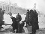Ленинградские блокадники в очереди за водой Ленинградские блокадники в очереди за водой