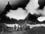 Блокадный Ленинград. Батарея зенитных орудий у Исаакиевского собора ведет огонь Блокадный Ленинград. Батарея зенитных орудий у Исаакиевского собора ведет огонь