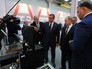 Президент России Владимир Путин во время осмотра выставки в НПО "Сплав" Президент России Владимир Путин во время осмотра выставки в НПО "Сплав"