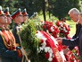 Мэр Москвы Сергей Собянин на церемонии возложения цветов и венков к Могиле Неизвестного Солдата в Александровском саду Мэр Москвы Сергей Собянин на церемонии возложения цветов и венков к Могиле Неизвестного Солдата в Александровском саду