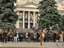 Очередь на выставку картин Рафаэля Очередь на выставку картин Рафаэля