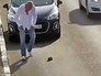 Водитель спасает котенка на трассе в Калининграде Водитель спасает котенка на трассе в Калининграде