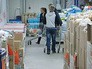 Покупатели в супермаркете Покупатели в супермаркете
