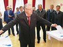 Владимир Жириновский голосует на выборах Владимир Жириновский голосует на выборах