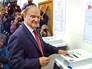 Геннадий Зюганов голосует на выборах Геннадий Зюганов голосует на выборах